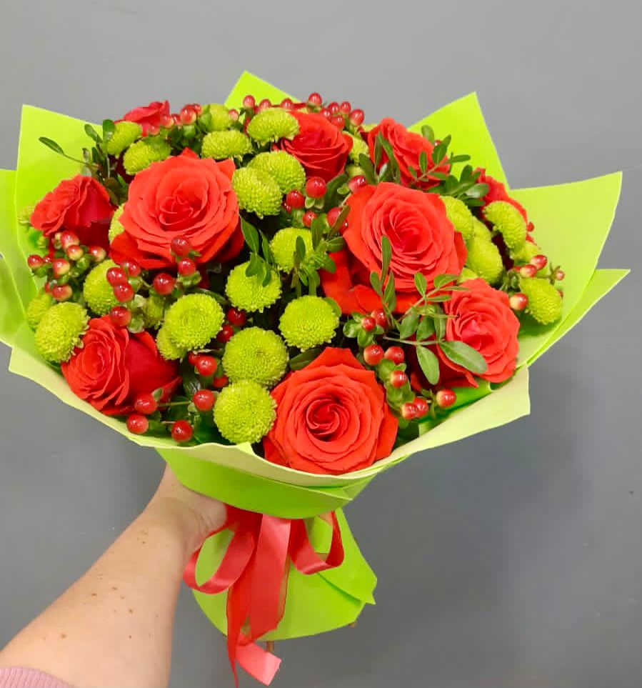 Букет цветов из: Хризантемы и Розы в Орске