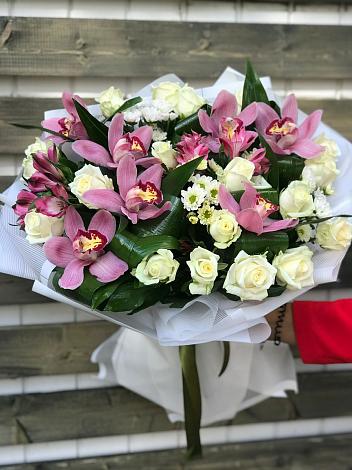 Букет цветов из: Розы и Хризантемы в Орске