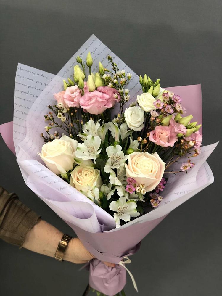 Букет цветов из: Альстромерии, Розы и Лизиантусы в Орске