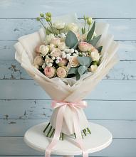 Букет цветов из:  Розы и Лизиантусы в Орске