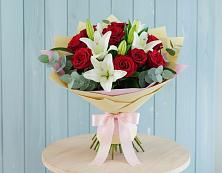 Букет цветов из:  Лилии и Розы в Орске