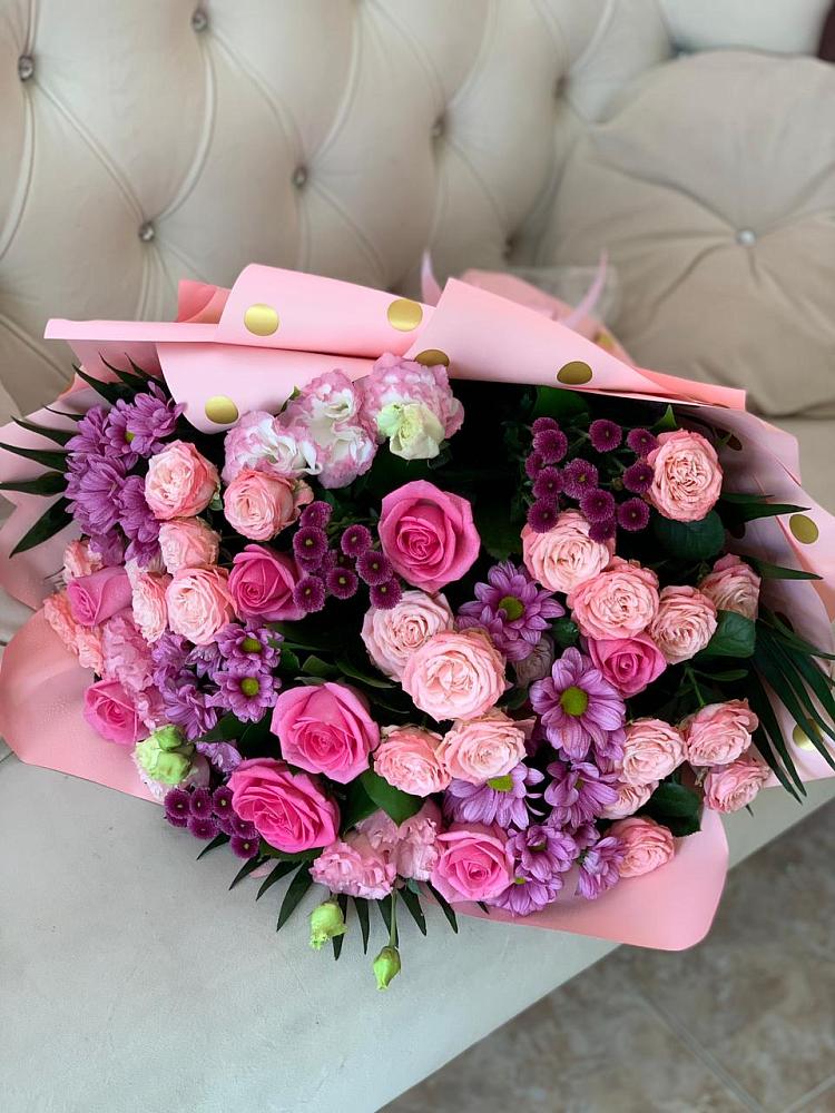 Букет цветов из: Хризантемы, Розы и Лизиантусы в Орске