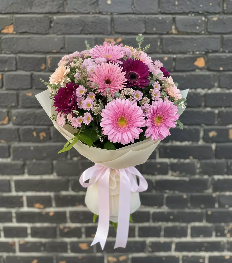 Букет цветов из: Герберы и Хризантемы в Орске