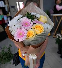 Букет цветов из:  Герберы, Розы и Хризантемы в Орске