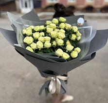 Букет Белые кустовые розы Солинеро в Орске