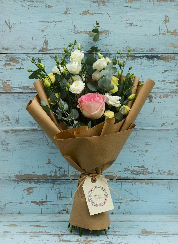 Букет цветов из: Розы и Лизиантусы в Орске