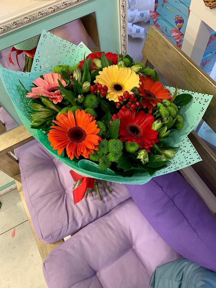 Букет цветов из: Герберы, Хризантемы и Альстромерии в Орске