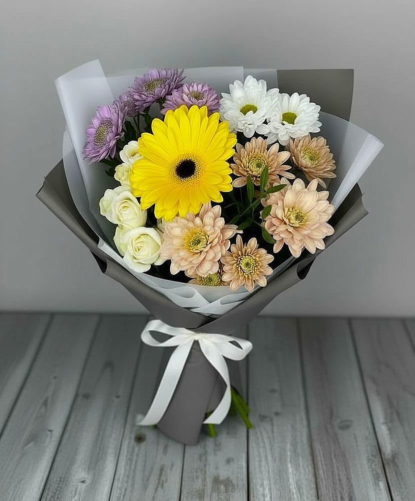 Букет цветов из: Розы, Герберы и Хризантемы в Орске