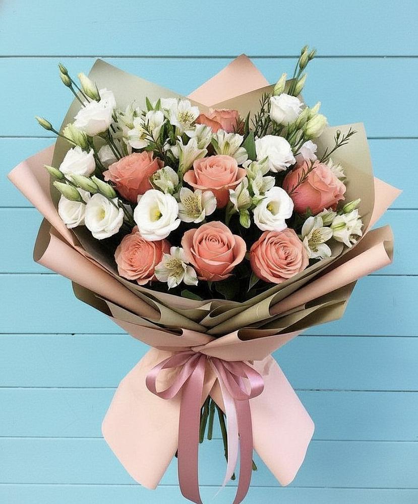 Букет цветов из: Розы, Альстромерии и Лизиантусы в Орске