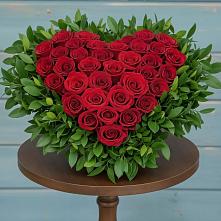 Цветочная композиция из Розы в виде сердца в Орске