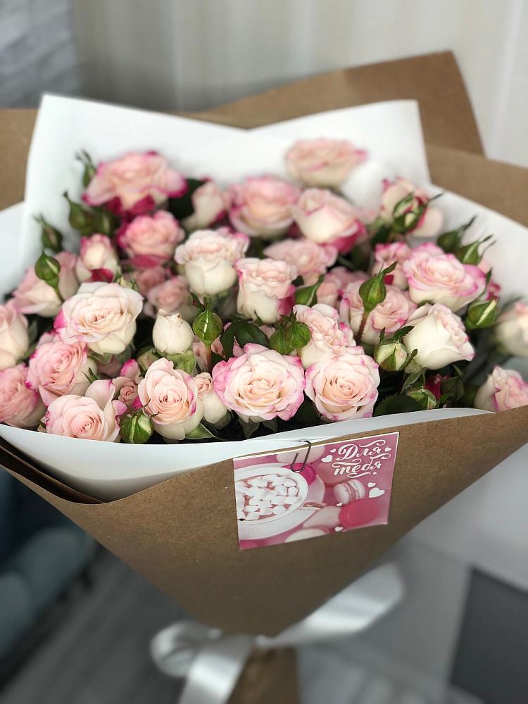 Букет цветов из: Розы в Орске