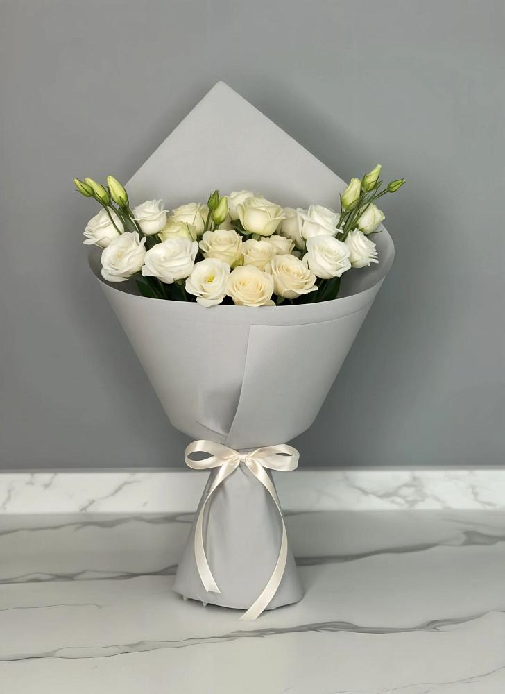 Букет цветов из: Розы и Лизиантусы в Орске