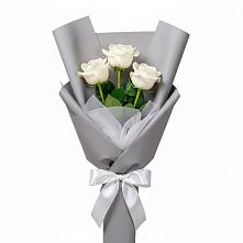 Букет 3 белые розы в Орске