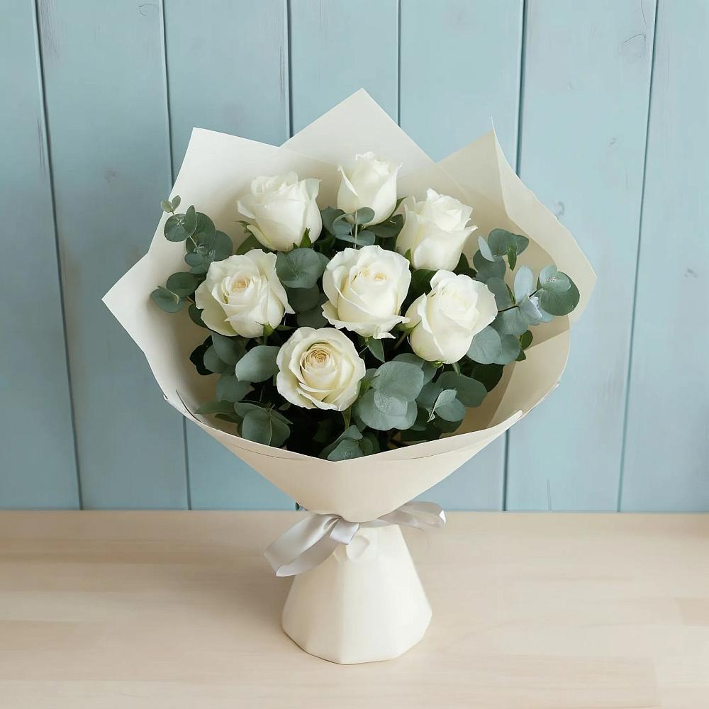 Букет Белые розы в Эвкалипте в Орске