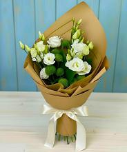 Букет цветов из:  Хризантемы и Лизиантусы в Орске