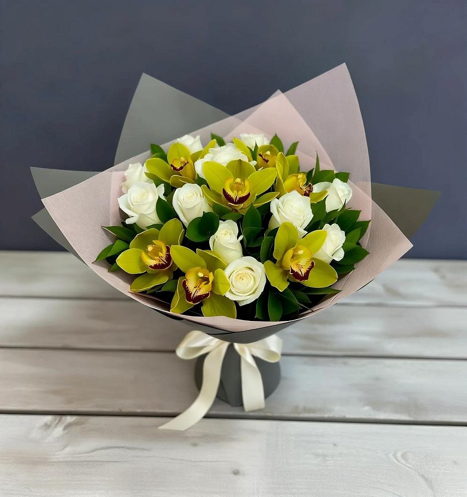 Букет цветов из: Орхидеи и Розы в Орске