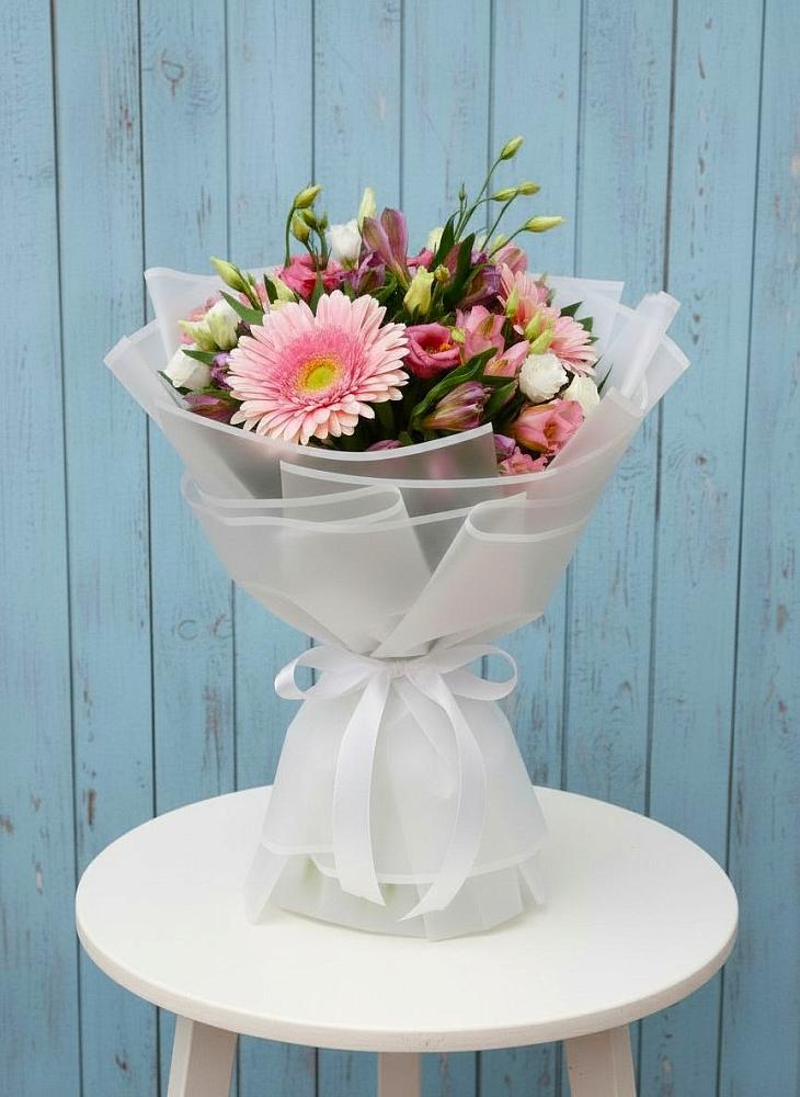 Букет цветов из: Герберы, Альстромерии и Лизиантусы в Орске