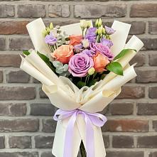 Букет цветов из:  Лизиантусы и Розы в Орске