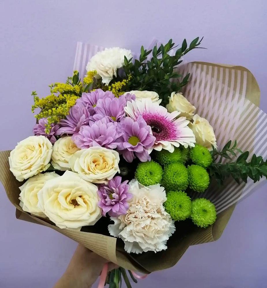 Букет цветов из: Хризантемы, Розы, Гвоздики и Герберы в Орске