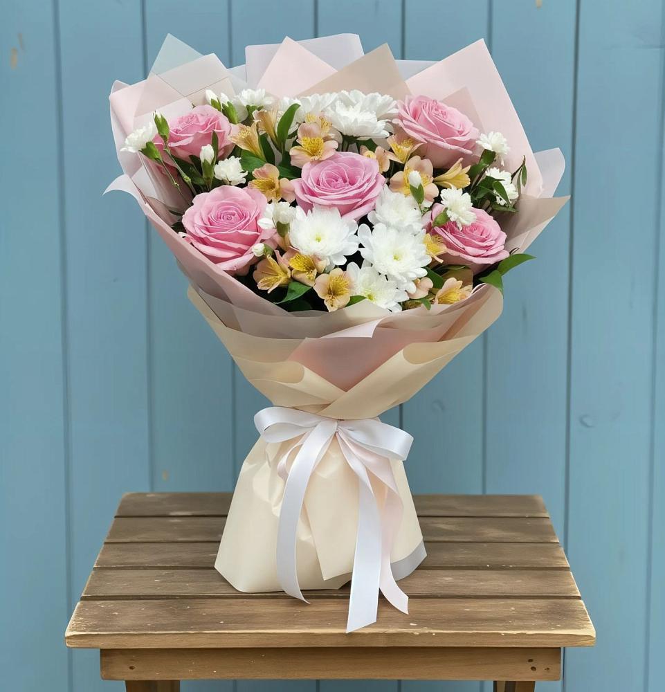 Букет цветов из: Гвоздики, Орхидеи и Розы в Орске