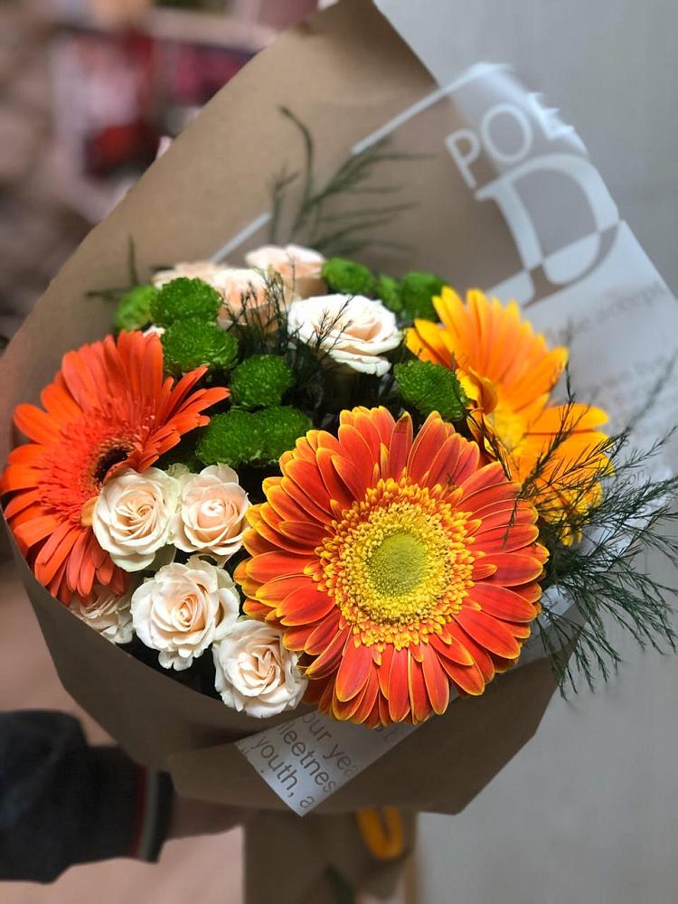 Букет цветов из: Герберы, Хризантемы и Розы в Орске