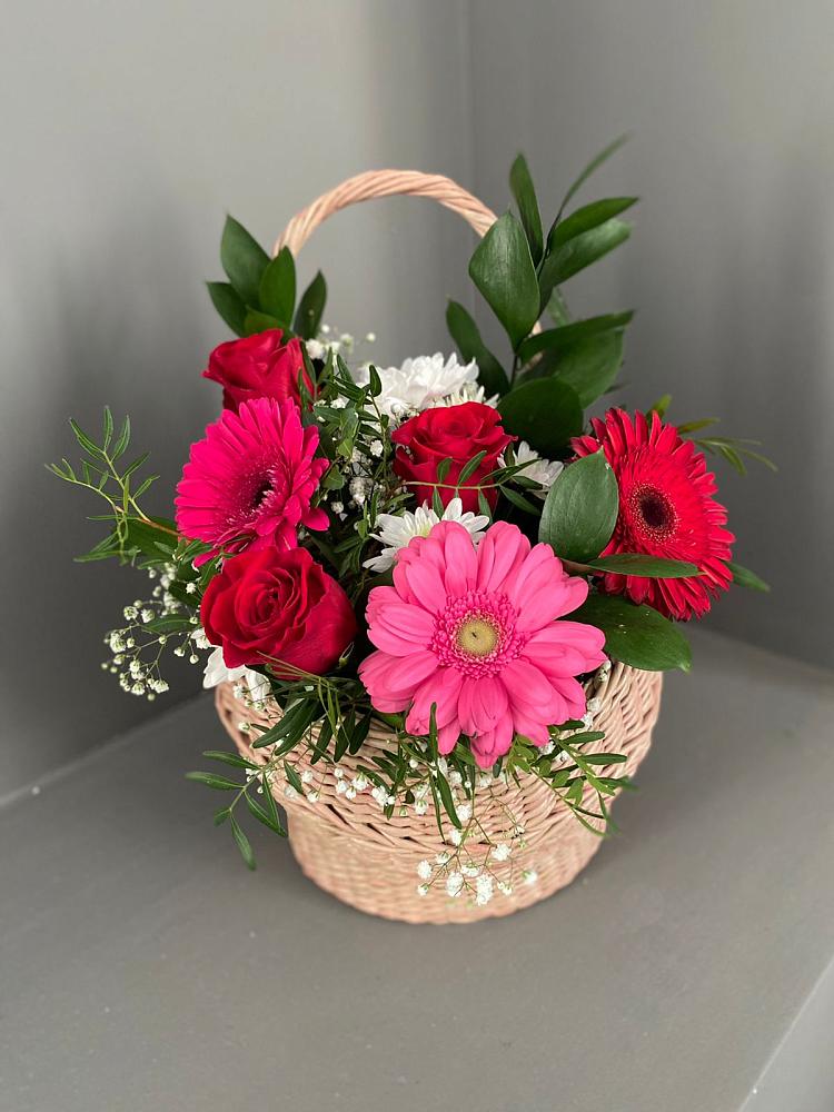 Цветочная композиция из Розы, Хризантемы и Герберы в корзине в Орске