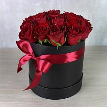 Цветочная композиция из Розы в шляпной коробке в Орске