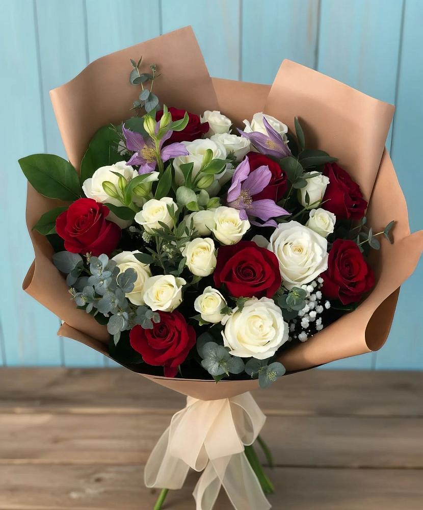 Букет цветов из: Розы и Альстромерии в Орске