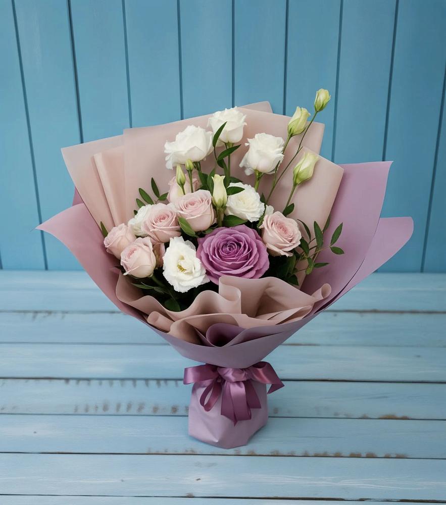 Букет цветов из: Розы и Лизиантусы в Орске